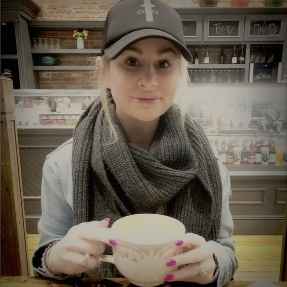 Meet your Posher Ambassador, Cherina - Picture 4 of 13